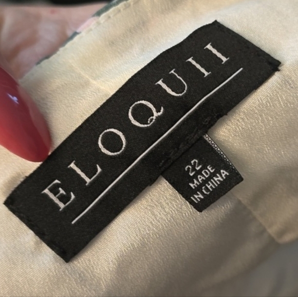 ⏳️LAST CHANCE⏳️ Satin Wrap Dress - Picture 4 of 4